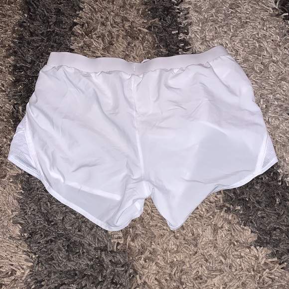 Under Armour Size L Loose gym short good cond - Picture 2 of 4